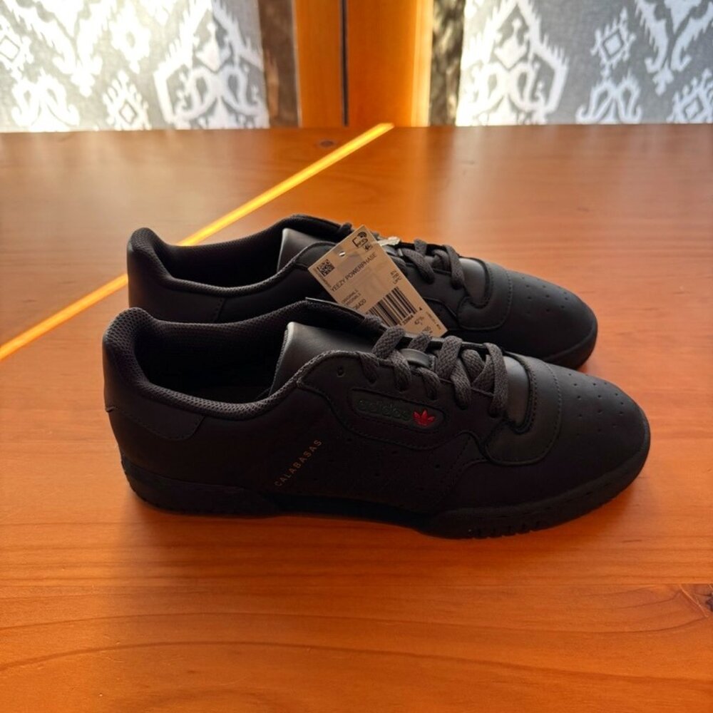 Size 9 US Men's Yeezy Powerphase Black